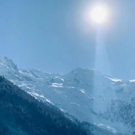 In The City Center With A View Of Mont Blanc Chamonix Exterior photo